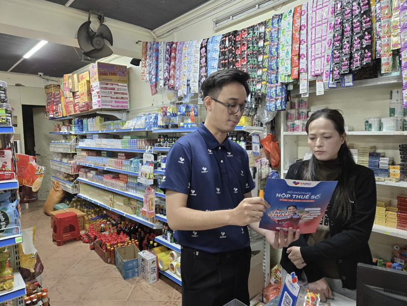 Hộ kinh doanh nh&oacute;m 1 kh&ocirc;ng bắt buộc sử dụng h&oacute;a đơn điện tử v&agrave; chỉ cần ghi ch&eacute;p doanh thu bằng sổ theo d&otilde;i theo quy định