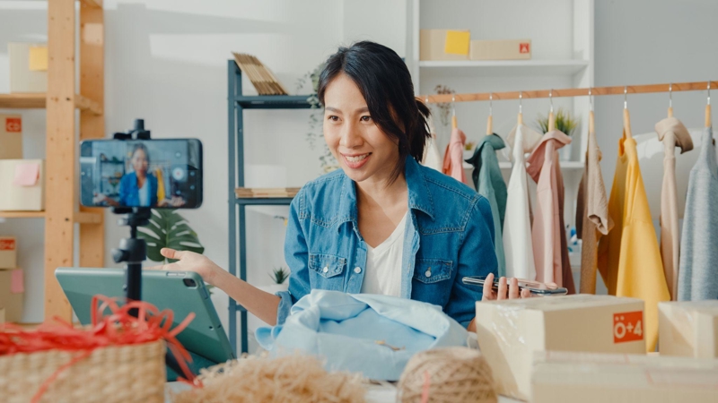 Kinh doanh quần &aacute;o hoặc phụ kiện thời trang online mở ra cơ hội lớn nếu bạn x&aacute;c định đ&uacute;ng phong c&aacute;ch v&agrave; tệp kh&aacute;ch h&agrave;ng (Nguồn: Internet)