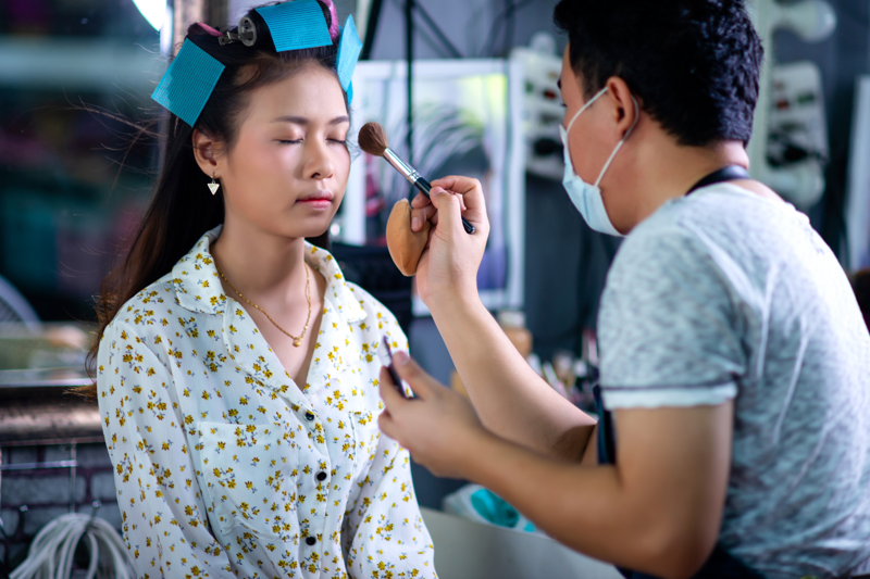 Dịch vụ trang điểm tại nh&agrave; mang đến sự tiện lợi cho kh&aacute;ch h&agrave;ng, ph&ugrave; hợp với thị hiếu thời đại mới (Nguồn: Internet)