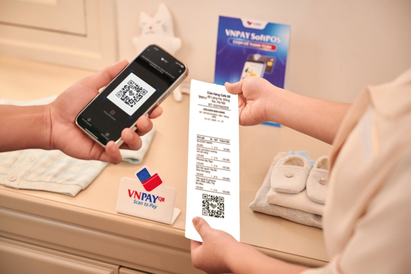 Cửa hàng có thể xuất hóa đơn có sẵn mã QR thanh toán, giúp người mua thanh toán dễ dàng, tiện lợi