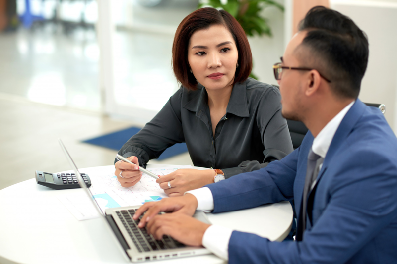 Nhiều hộ kinh doanh c&ograve;n do dự chuyển l&ecirc;n m&ocirc; h&igrave;nh c&ocirc;ng ty v&igrave; lo ngại nghĩa vụ ph&aacute;p l&yacute;, thuế v&agrave; chi ph&iacute; vận h&agrave;nh sẽ tăng so với m&ocirc; h&igrave;nh hộ kinh doanh