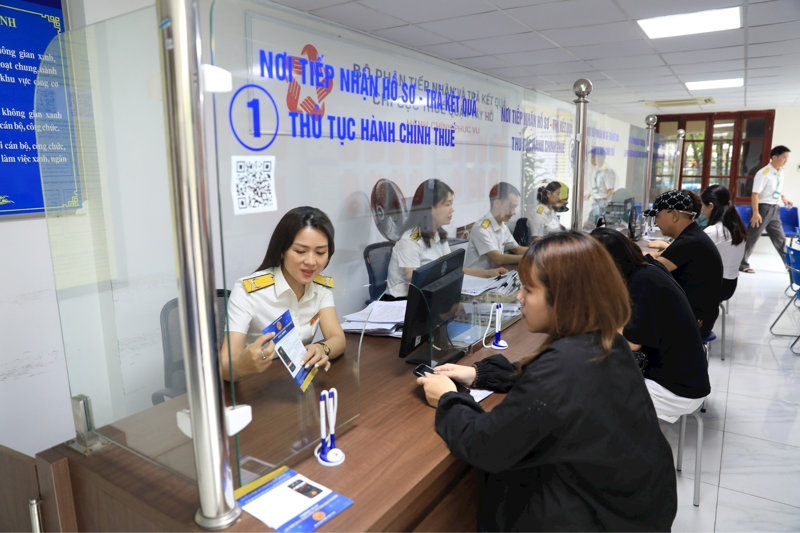 Nộp hồ sơ trực tiếp cho phép hộ kinh doanh nộp bản giấy tại cơ quan thuế hoặc qua bưu điện (Nguồn: Internet)