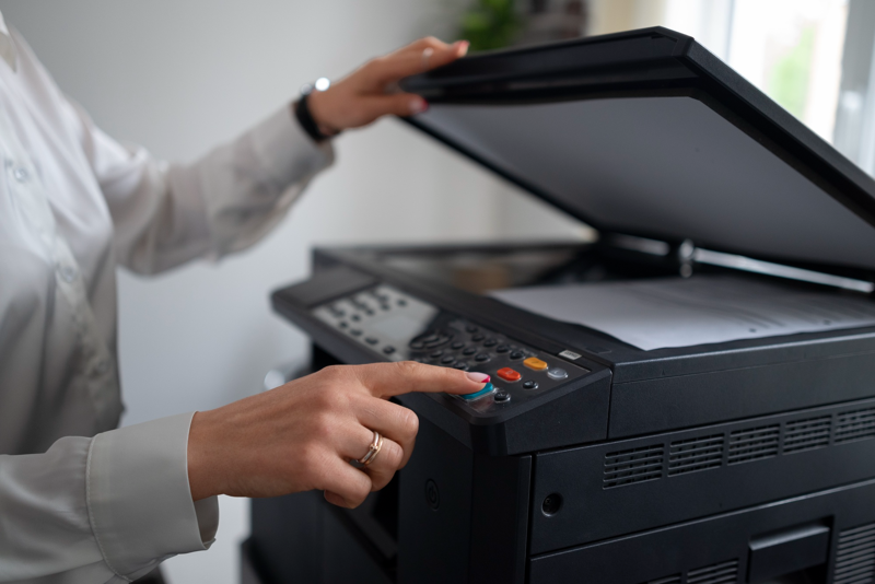 Kinh doanh cửa h&agrave;ng photocopy v&agrave; dịch vụ in ấn nhỏ vẫn giữ được t&iacute;nh ổn định nhờ phục vụ nhu cầu thiết yếu tại khu vực trường học v&agrave; văn ph&ograve;ng (Nguồn: Internet)