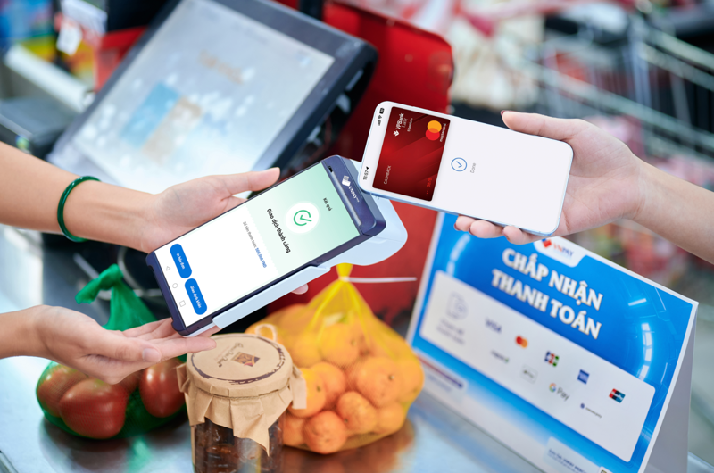 SmartPOS là phương thức thanh toán không tiếp xúc cho phép khách hàng chạm thẻ để hoàn tất giao dịch