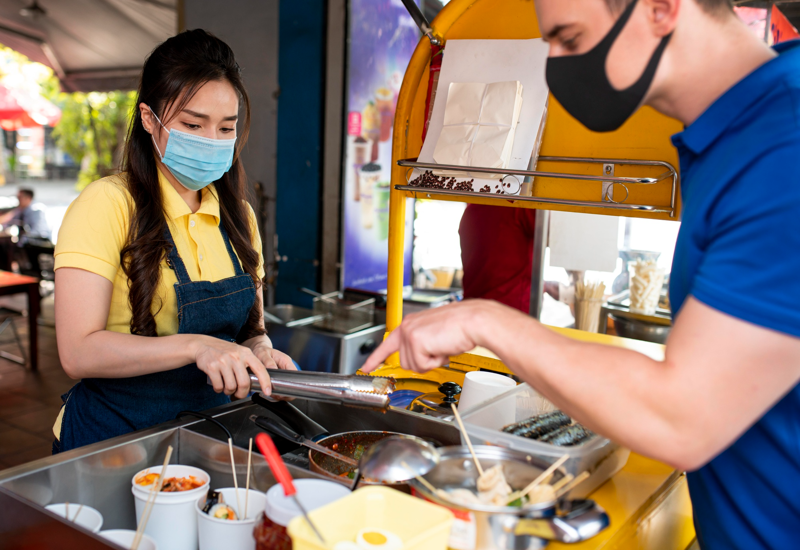 Kinh doanh thực phẩm dễ tạo thu nhập ổn định nhờ nhu cầu hằng ng&agrave;y, nhưng cần giữ chất lượng đồng đều v&agrave; vận h&agrave;nh tinh gọn để tối ưu hiệu quả (Nguồn: Internet)