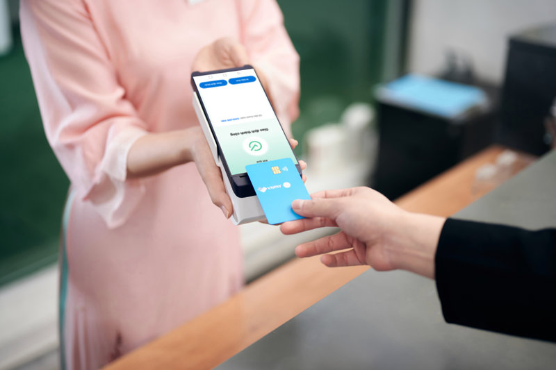 SmartPOS có thể thanh toán cả thẻ nội địa và thẻ quốc tế, đồng thời hỗ trợ các hình thức hiện đại như Apple Pay, Google Pay và contactless