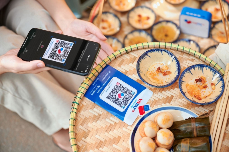 Mã QR giúp người mua thanh toán nhanh chóng, thuận tiện hơn, tiết kiệm thời gian và giảm thiểu sự sai sót khi nhập liệu thủ công